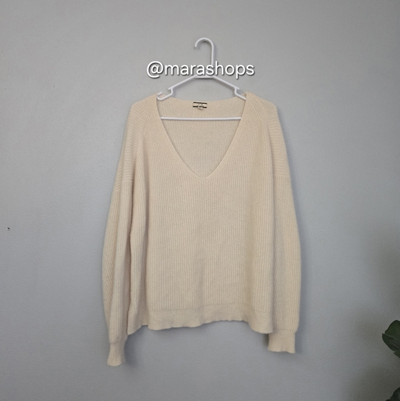 J.Crew Ribbed cashmere oversized V-neck sweater - Picture 3 of 7